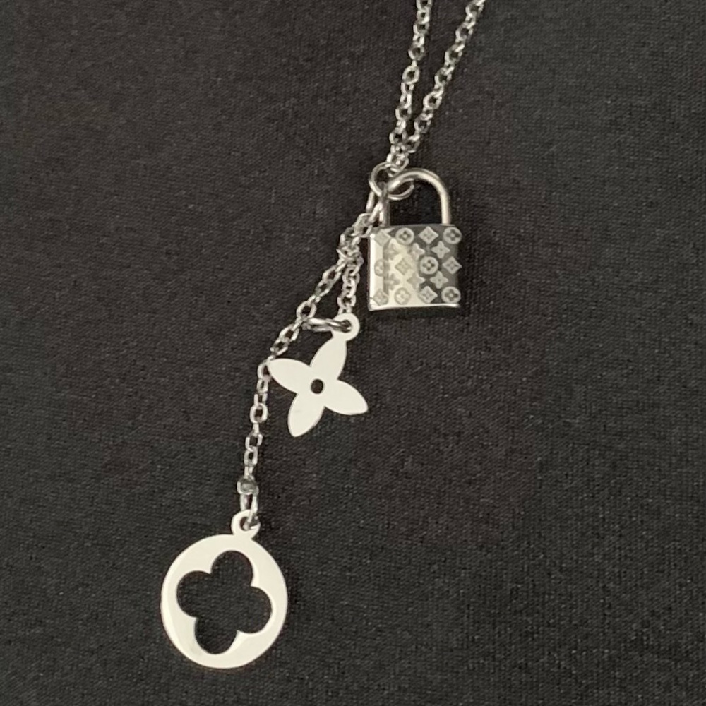 Geometric Lock Daisy Necklace - Picture 2 of 3